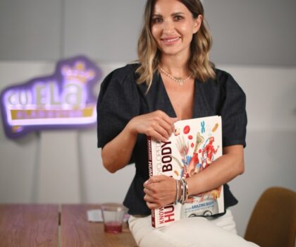Ela Crăciun lansează „Ghidul de vacanță al părintelui informat”, un e-book gratuit cu recomandări validate de un medic specialist pediatru