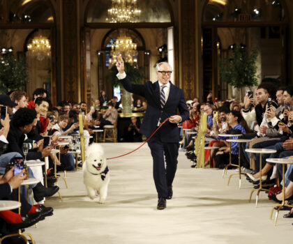 TOMMY HILFIGER A ADUS SPIRITUL NEW YORK-ULUI LA THE PLAZA HOTEL