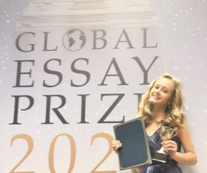 O adolescentă italo-română de 15 ani din România, pe podiumul unei competiții internaționale de eseuri: premiul al III-lea la John Locke Global Essay Prize 2026